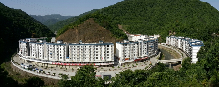 6移民搬迁建成的西营镇天逸社区.jpg