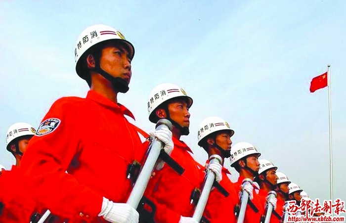 红门,警笛,绿军装是我儿时的梦想,火热的军旅生活,威武飒爽的戎装军姿