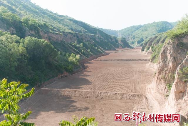 6B-治沟造地现场.jpg