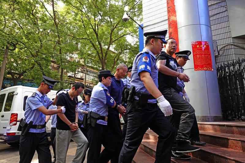 西安市莲湖区法院公开庭审马安桥等21人涉黑社会性质组织案.