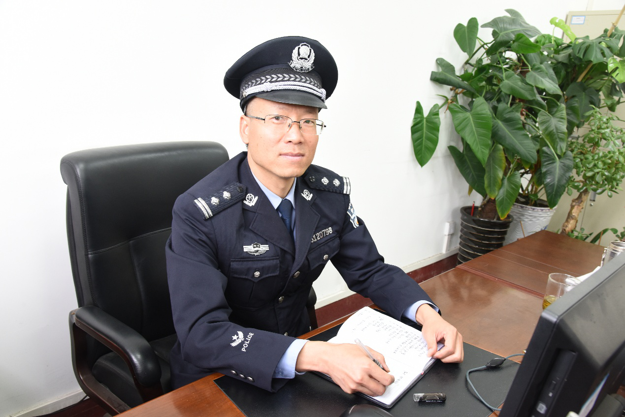 崔家沟监狱警员图片