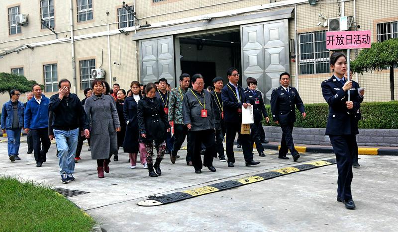 陕西监狱系统举办礼赞七十华诞展示监狱新貌开放日活动
