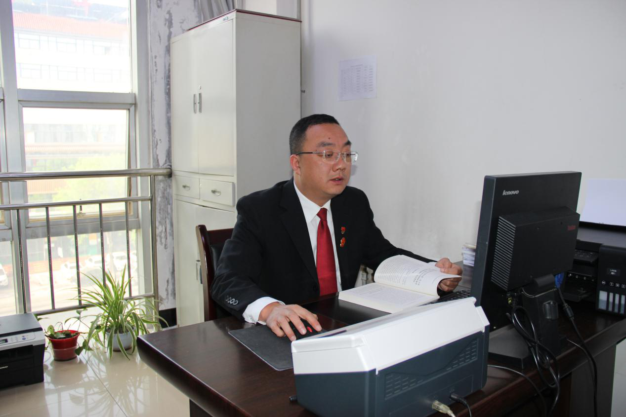 淳化法院杨钊同志荣获淳化县第三届十大杰出青年