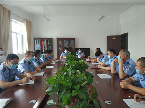 为深入学习贯彻全国"两会"精神,强化理论创新,渭南市合阳县看守所以