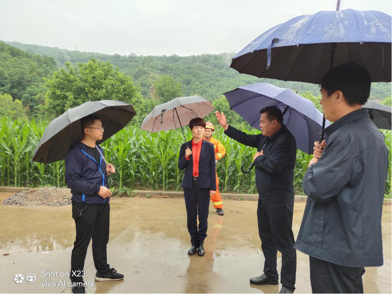 郭凯峰带队检查旬邑县地质灾害隐患点防治工作