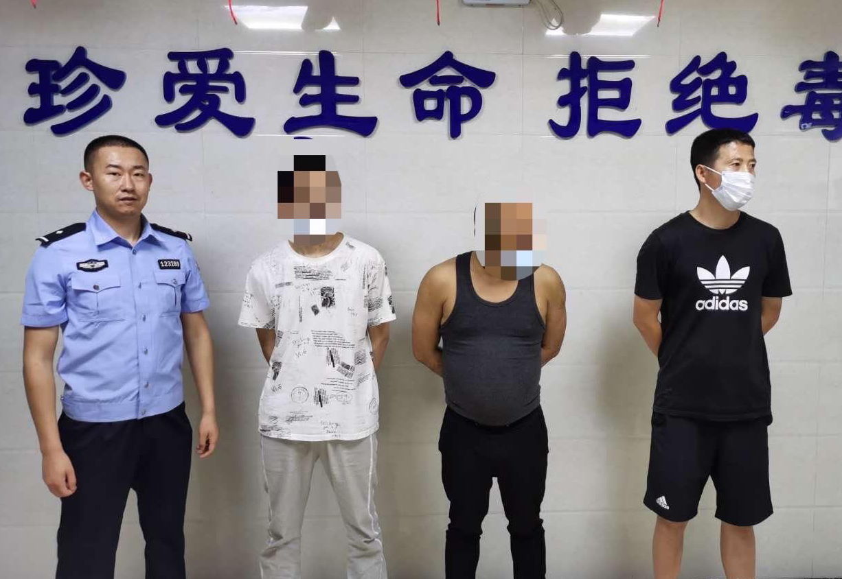 连窝端临潼警方一举抓获五名吸贩毒人员