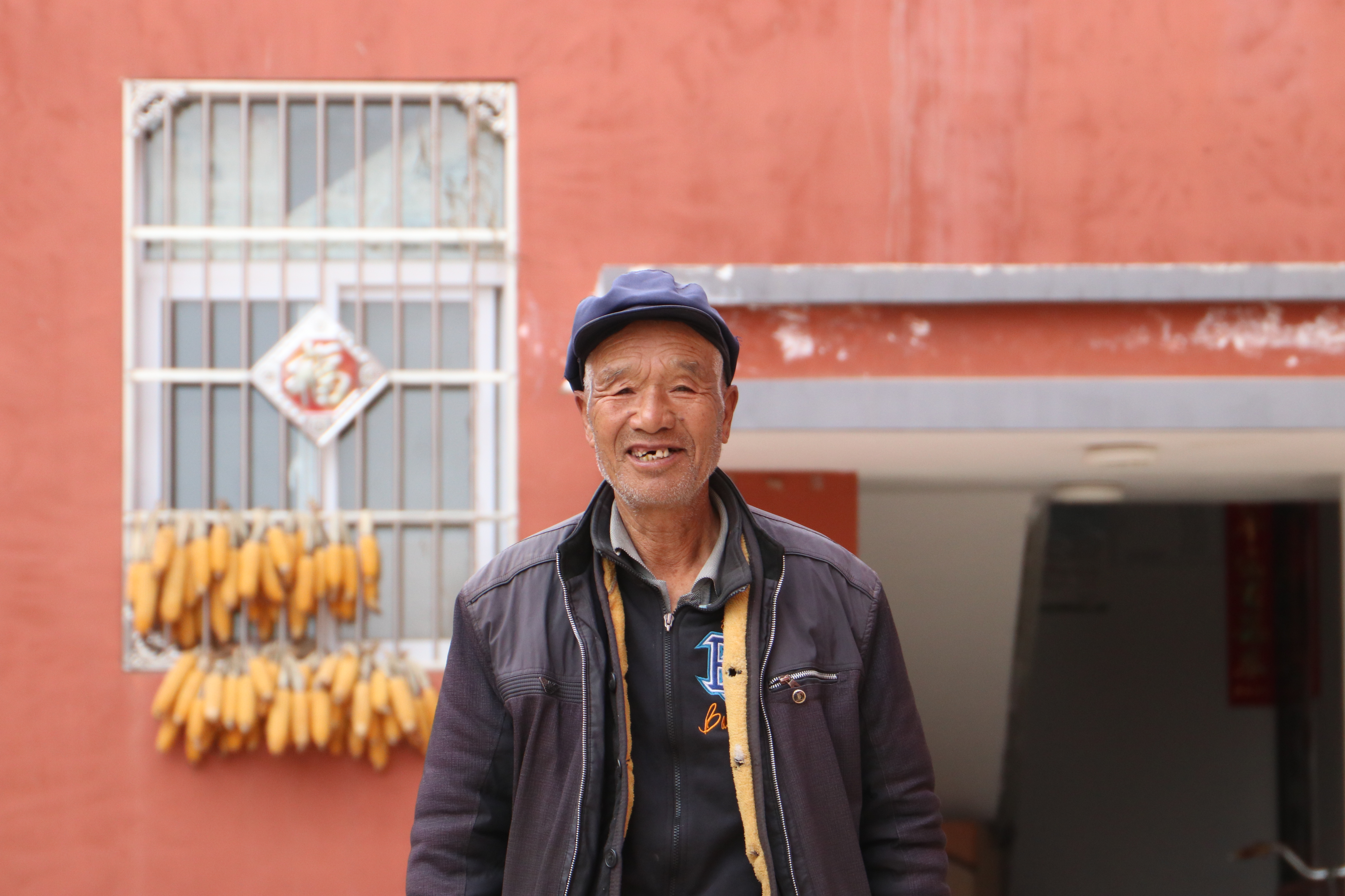 新春走基层⑦移村脱贫群众的笑脸