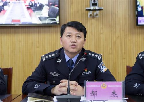 公安局党委副书记孙永斌组织学习了《公安部办公厅关于进一步加强民警