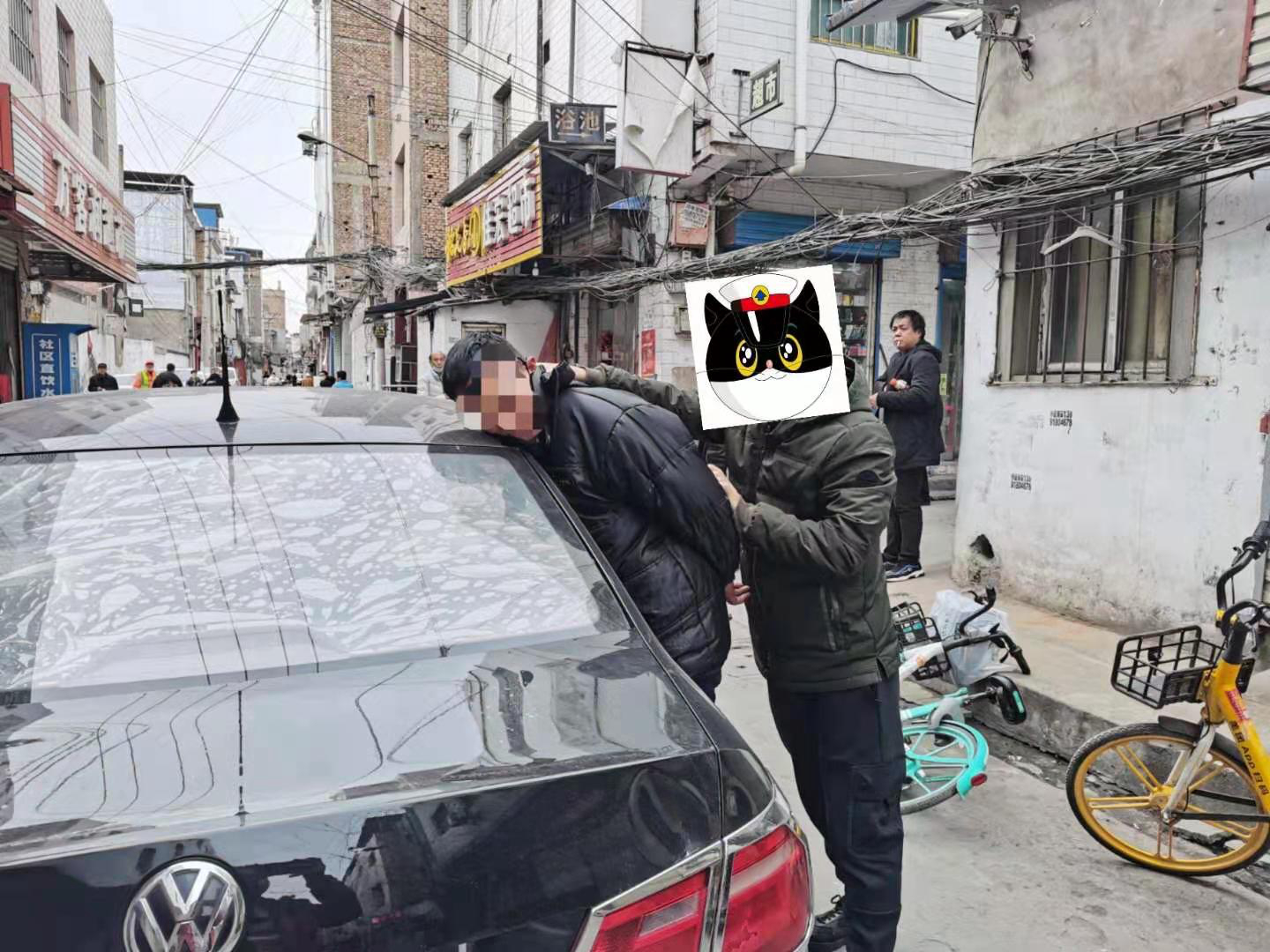 于2月15日大年初四,在西安市未央区东杨善村将涉嫌盗窃车内财物的犯罪