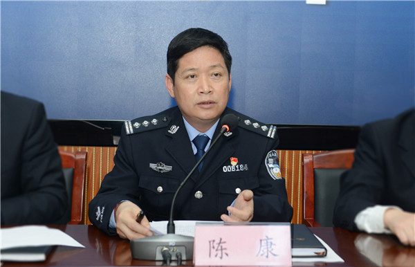 县政府副县长,县公安局局长,全县公安队伍教育整顿领导小组组长陈康