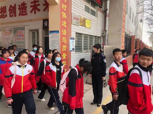 公安 一线传真洛川县公安局队伍教育整顿开展以来,在"我为群众办实事"