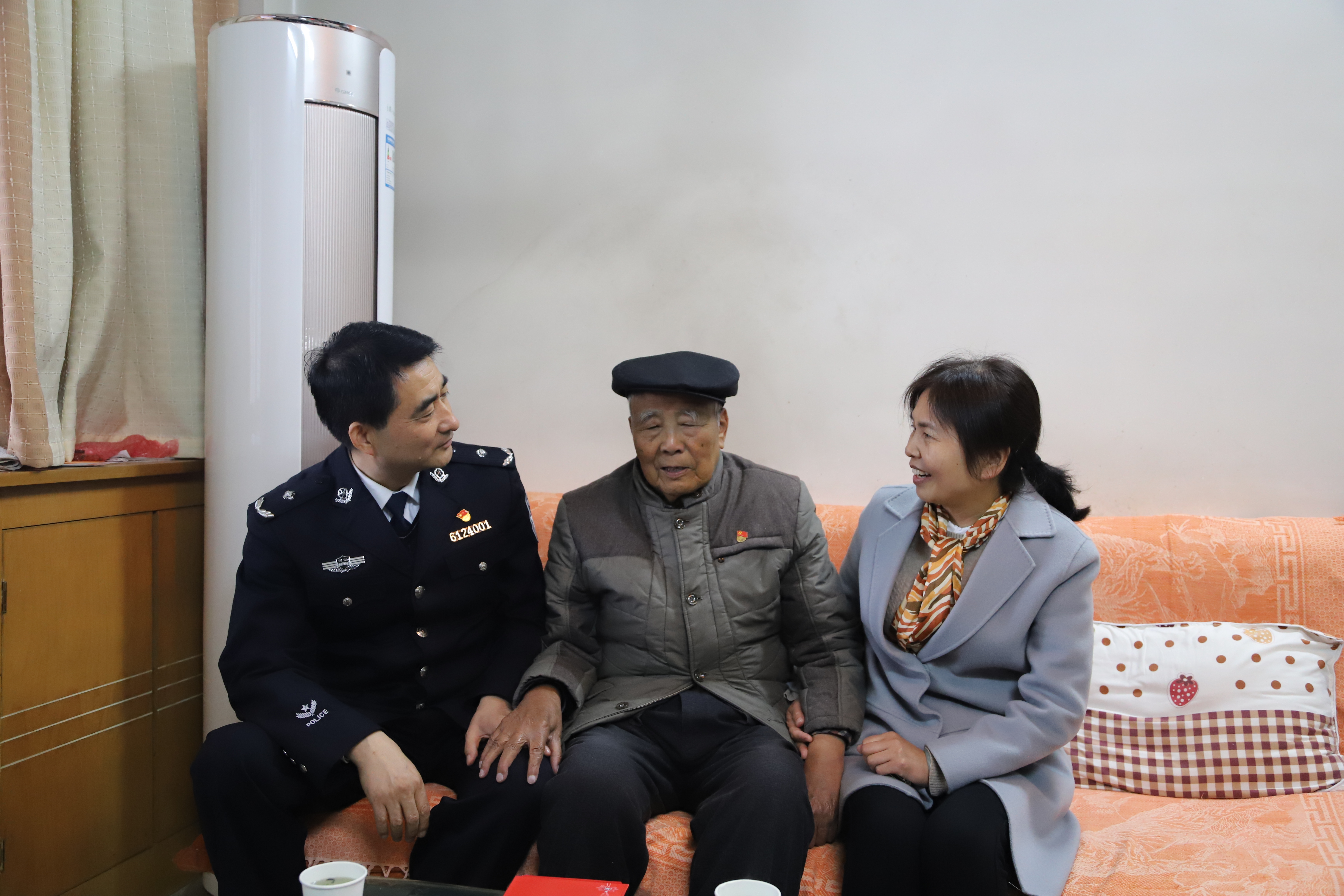 1972年10月,史友被调入陕西省莲花寺石渣厂,即后来的陕西省华山监狱