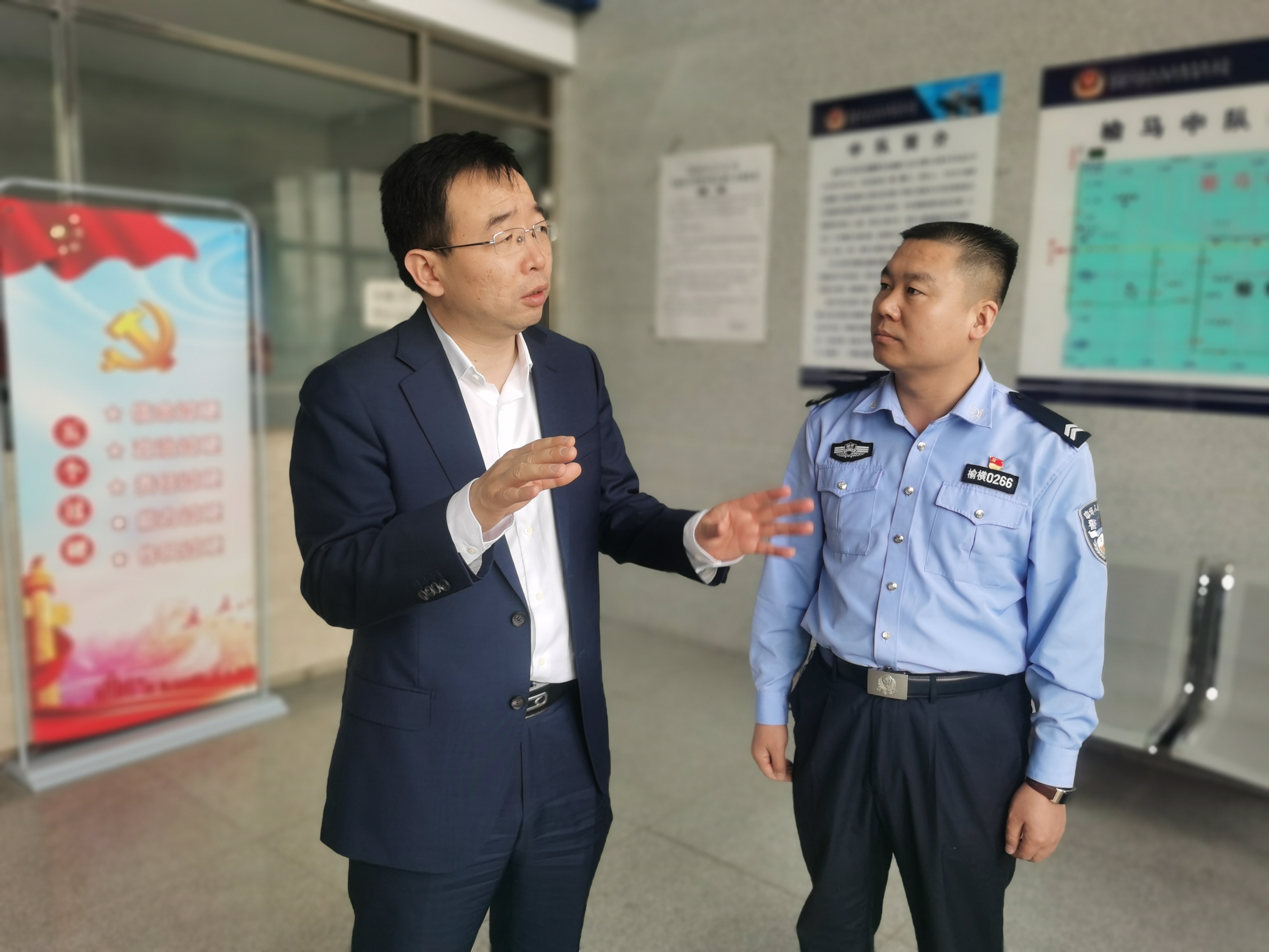 榆林市委政法委书记高新区党工委书记明察暗访基层派出所队伍教育整顿