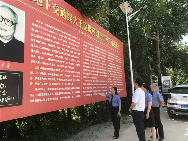红色地下交通站1.jpg