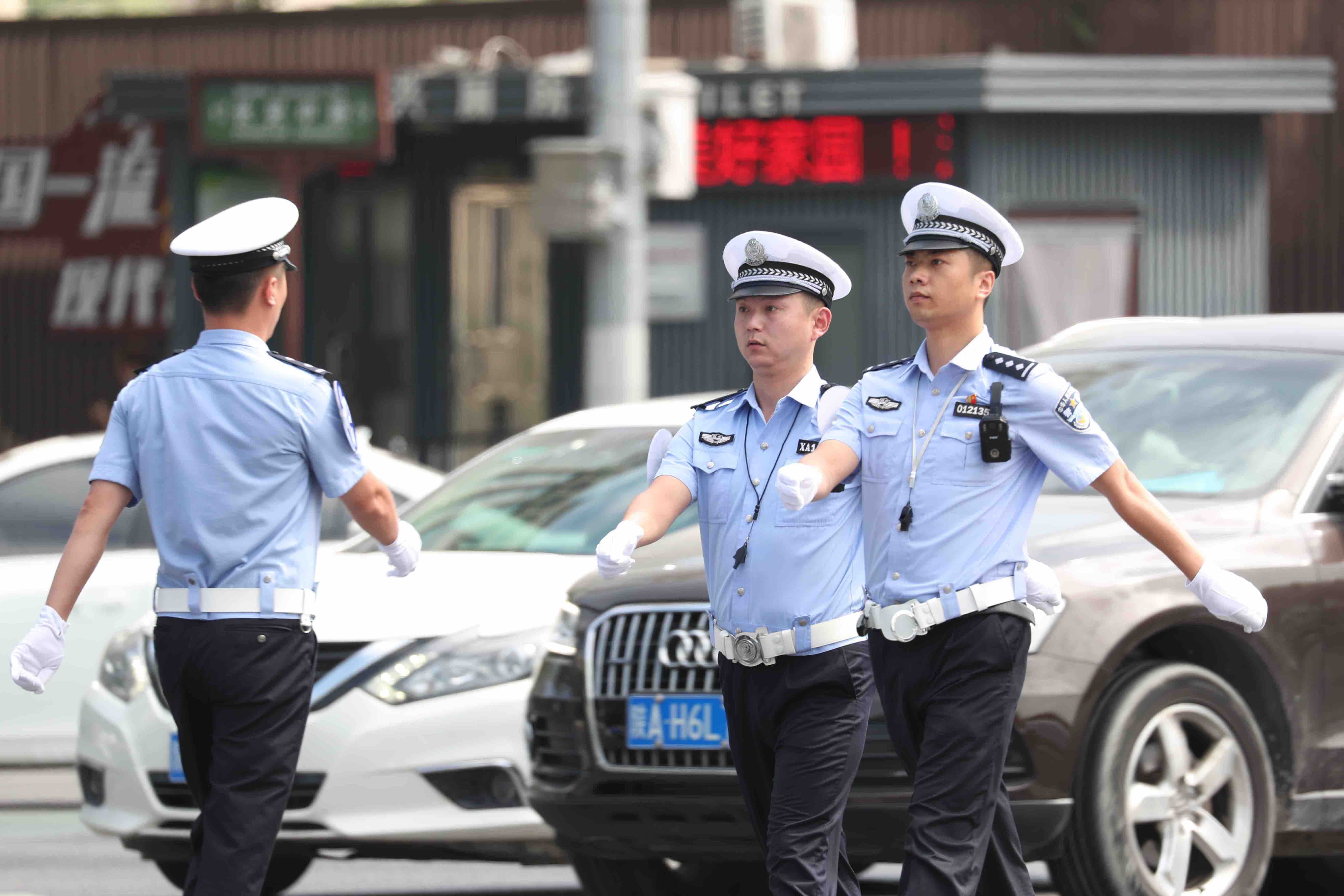 西安交警执勤图片图片