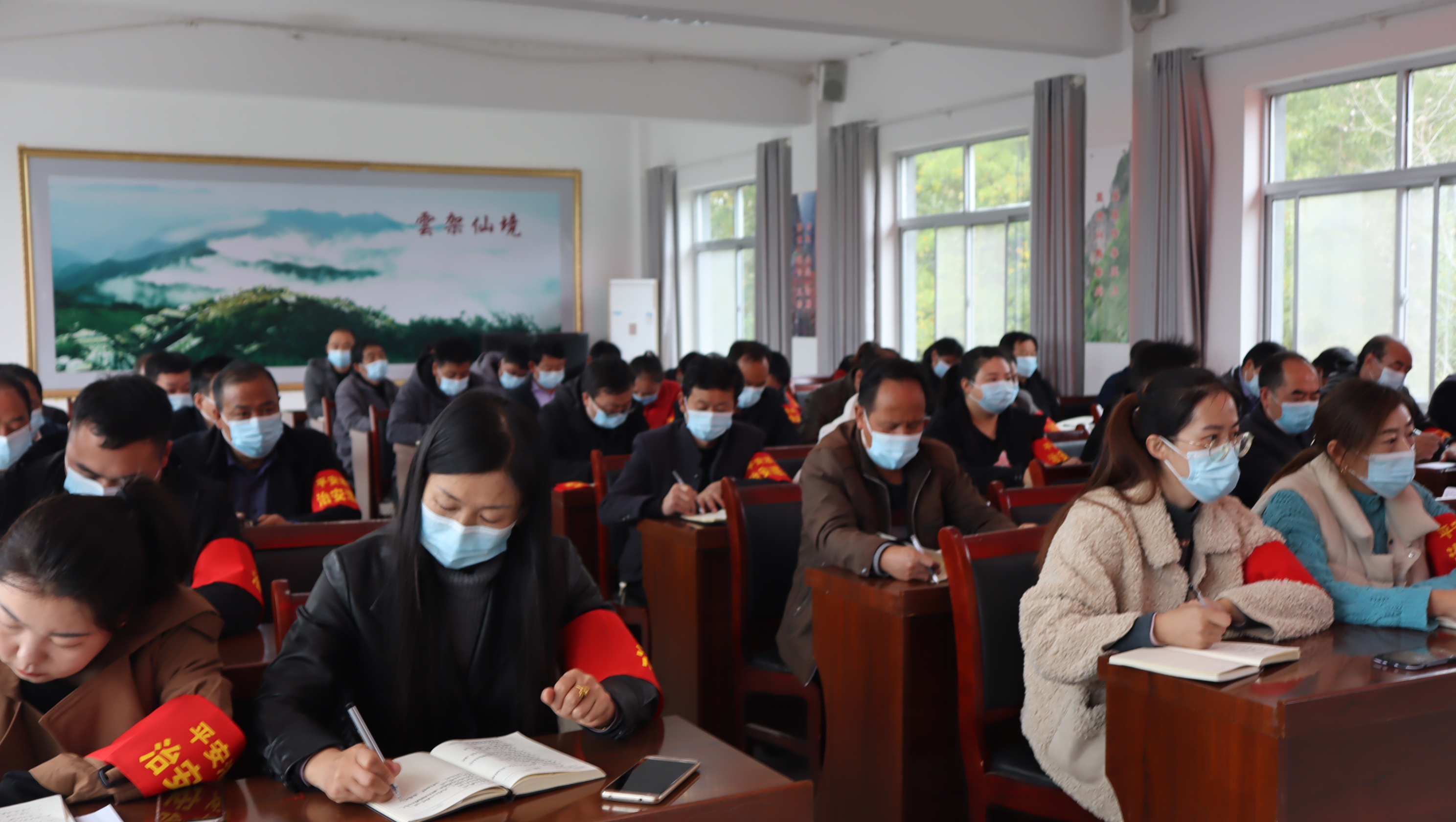 洛南红袖章成为基层社会治理生力军