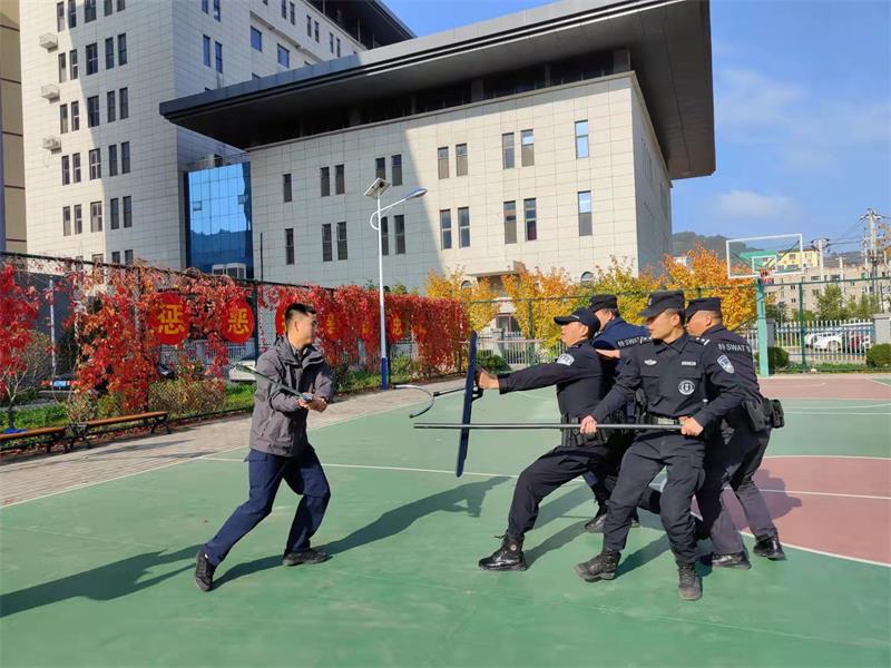 富县公安局开展最小作战单元现场处置演练