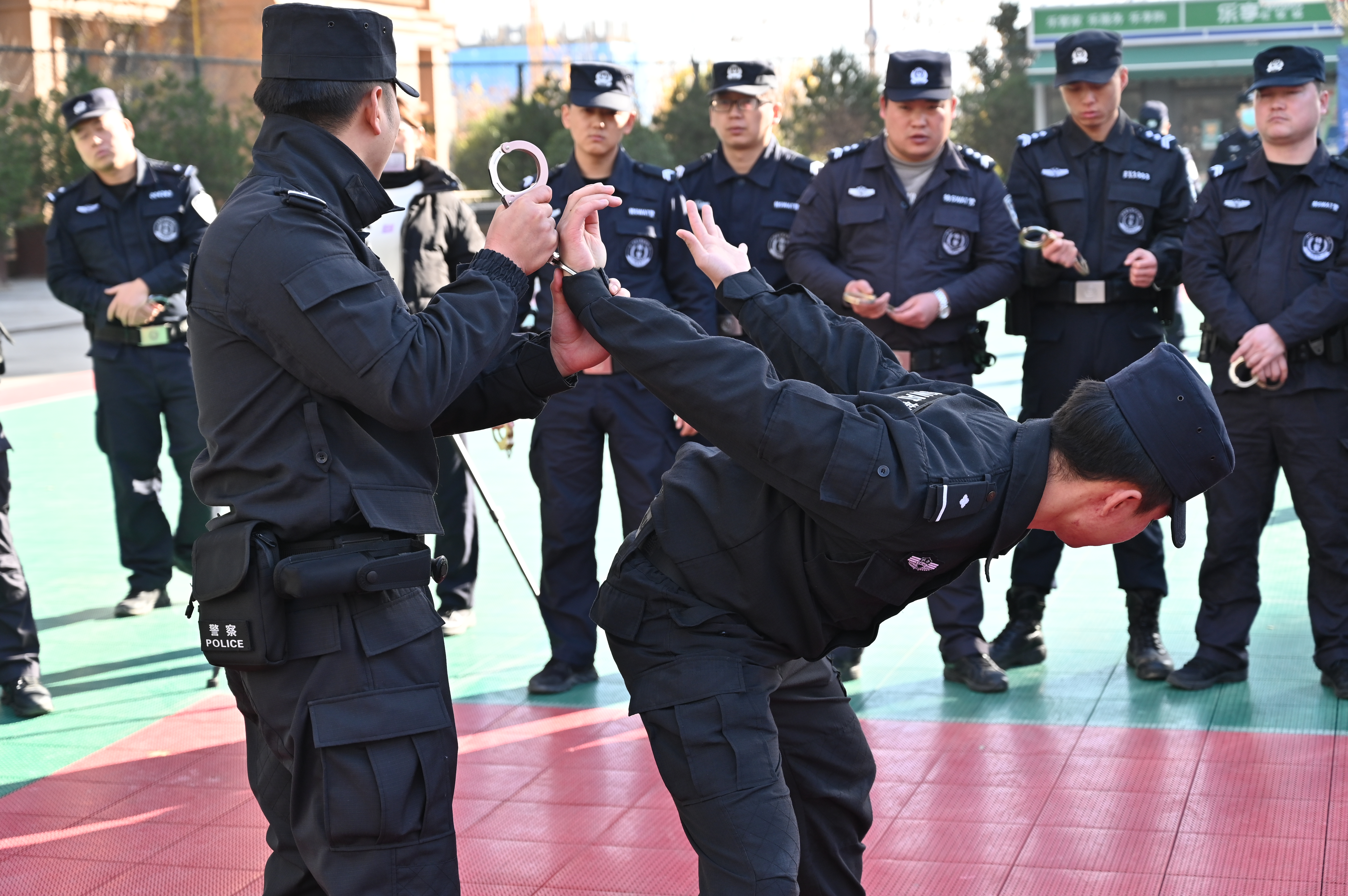 沣西公安分局开展小单元作战现场处置专项训练