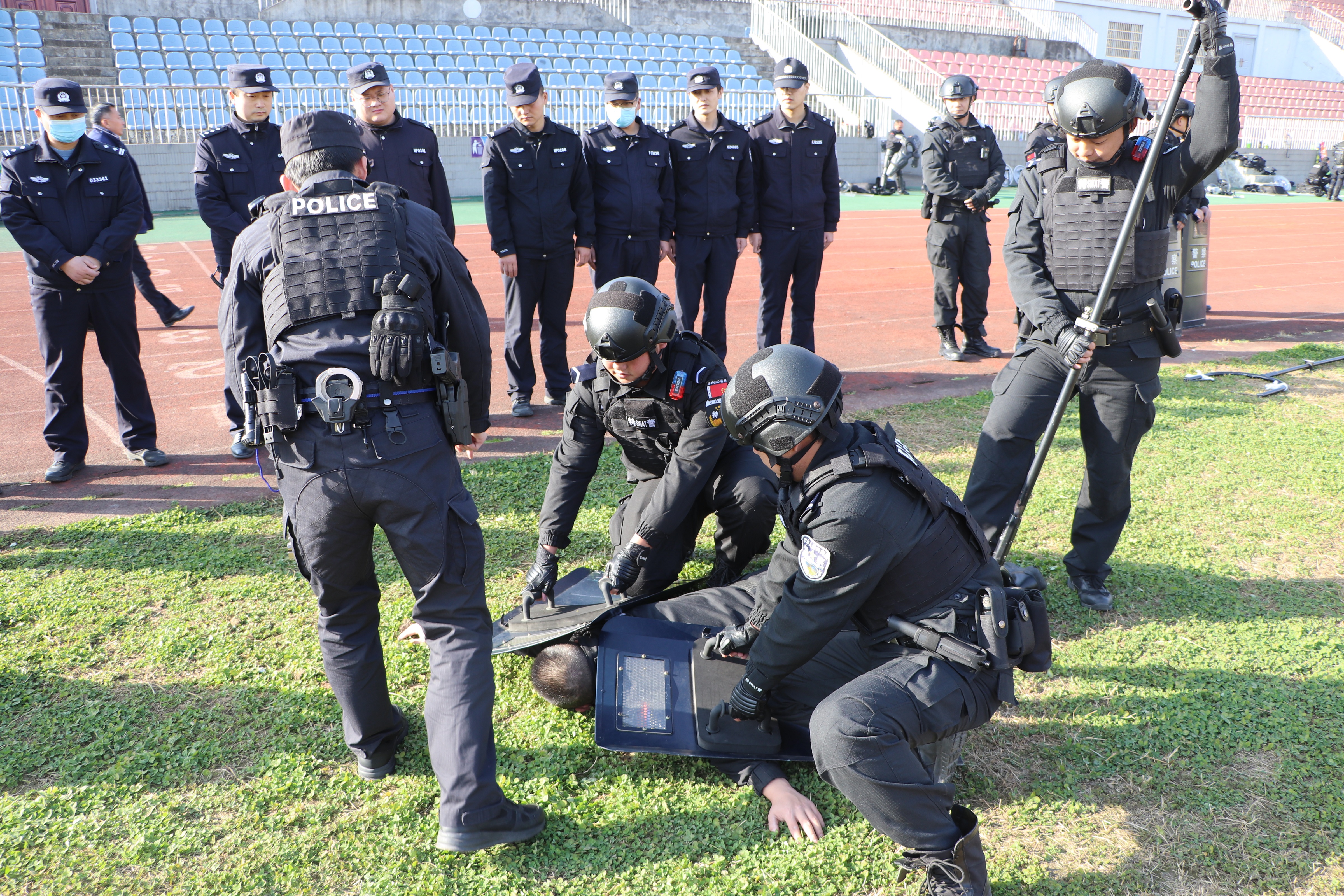 勉县公安局巡特警大队开展警务实战教官送教演练活动