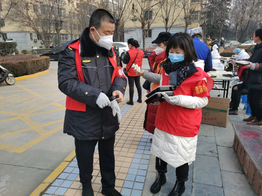 咸阳城管:抗疫夫妻档 共筑"防疫"墙_基层动态_西部