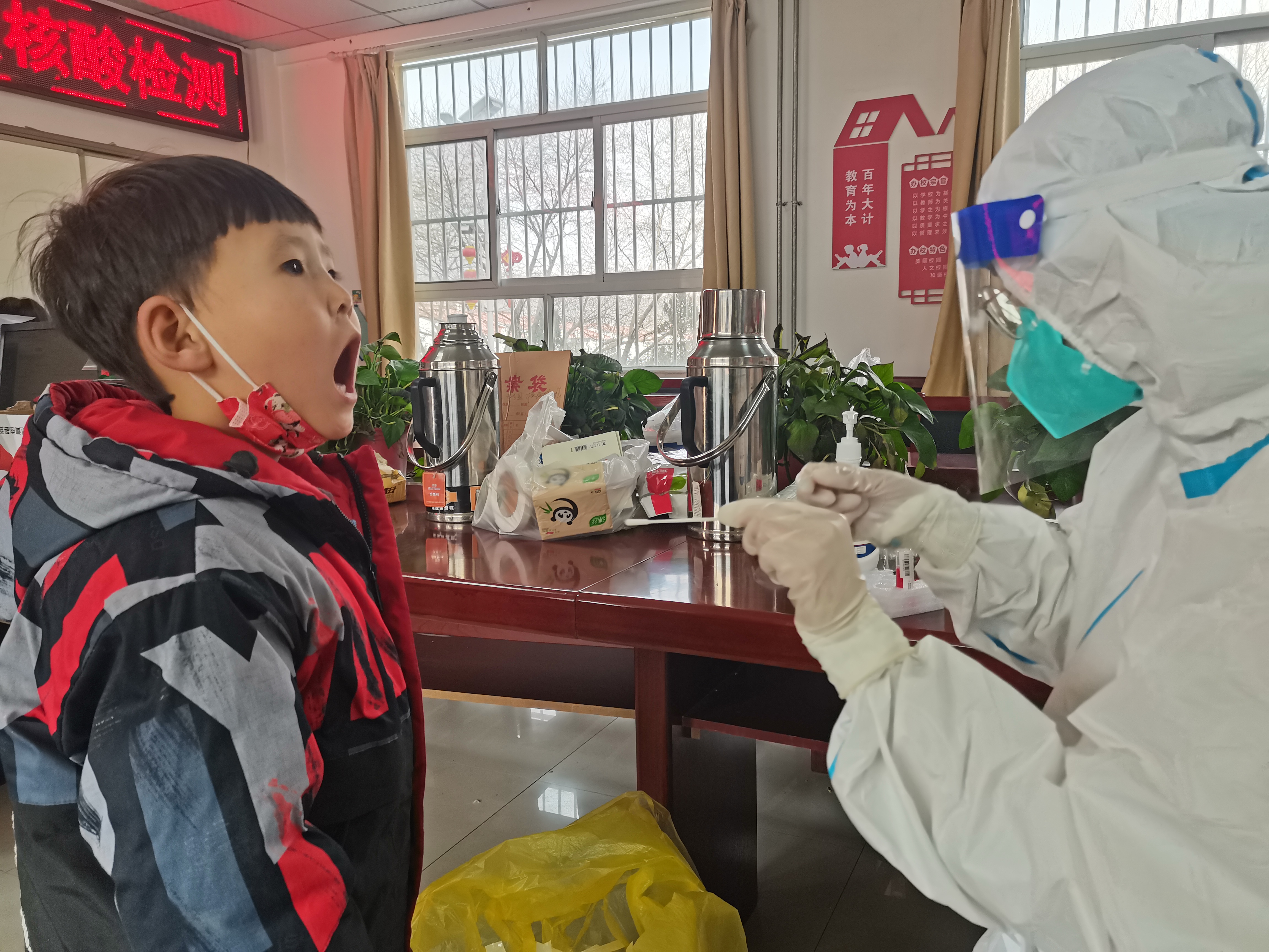 府谷县大昌汗镇进行大规模核酸检测