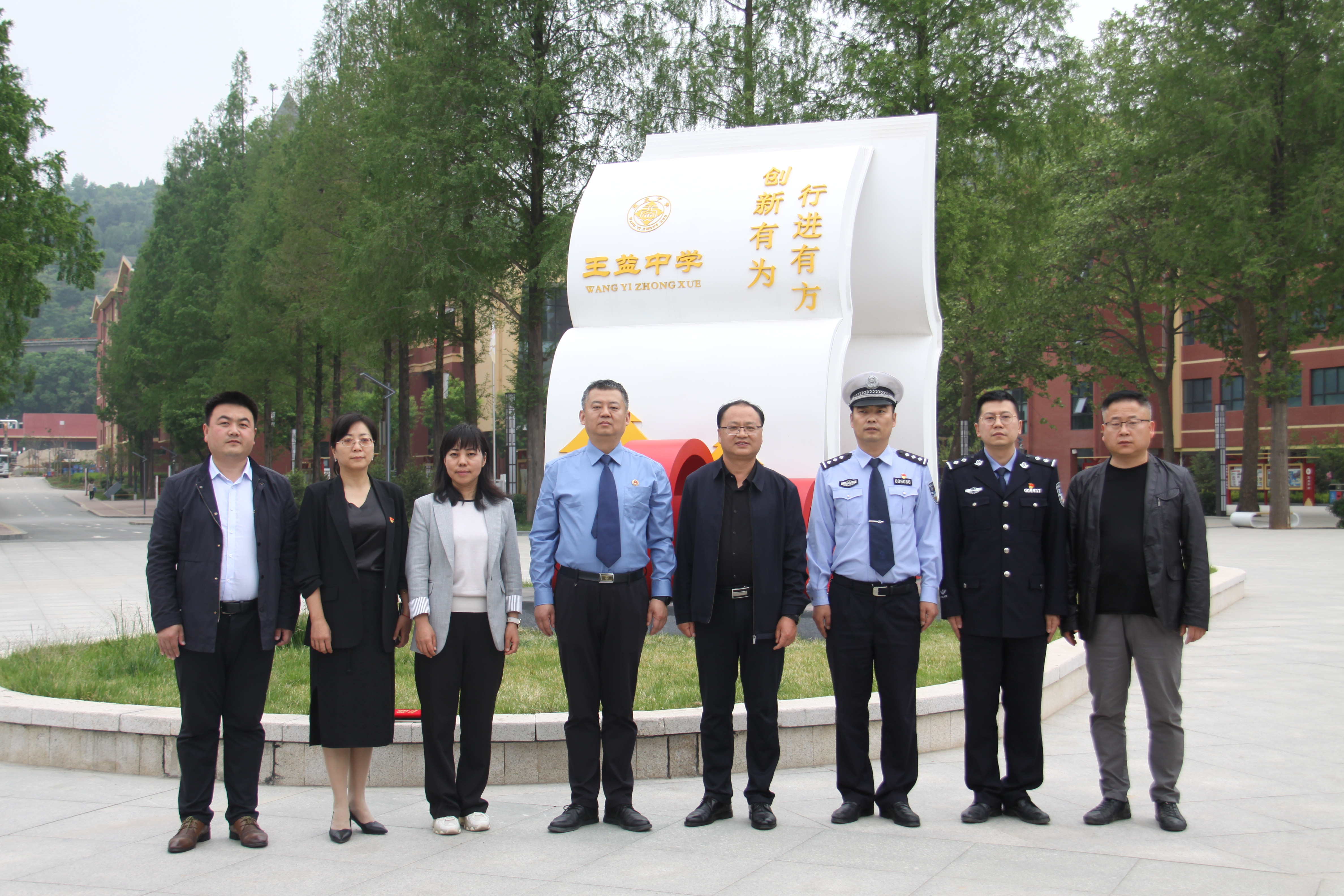 王益区检察院检察长受聘担任王益中学法治副校长