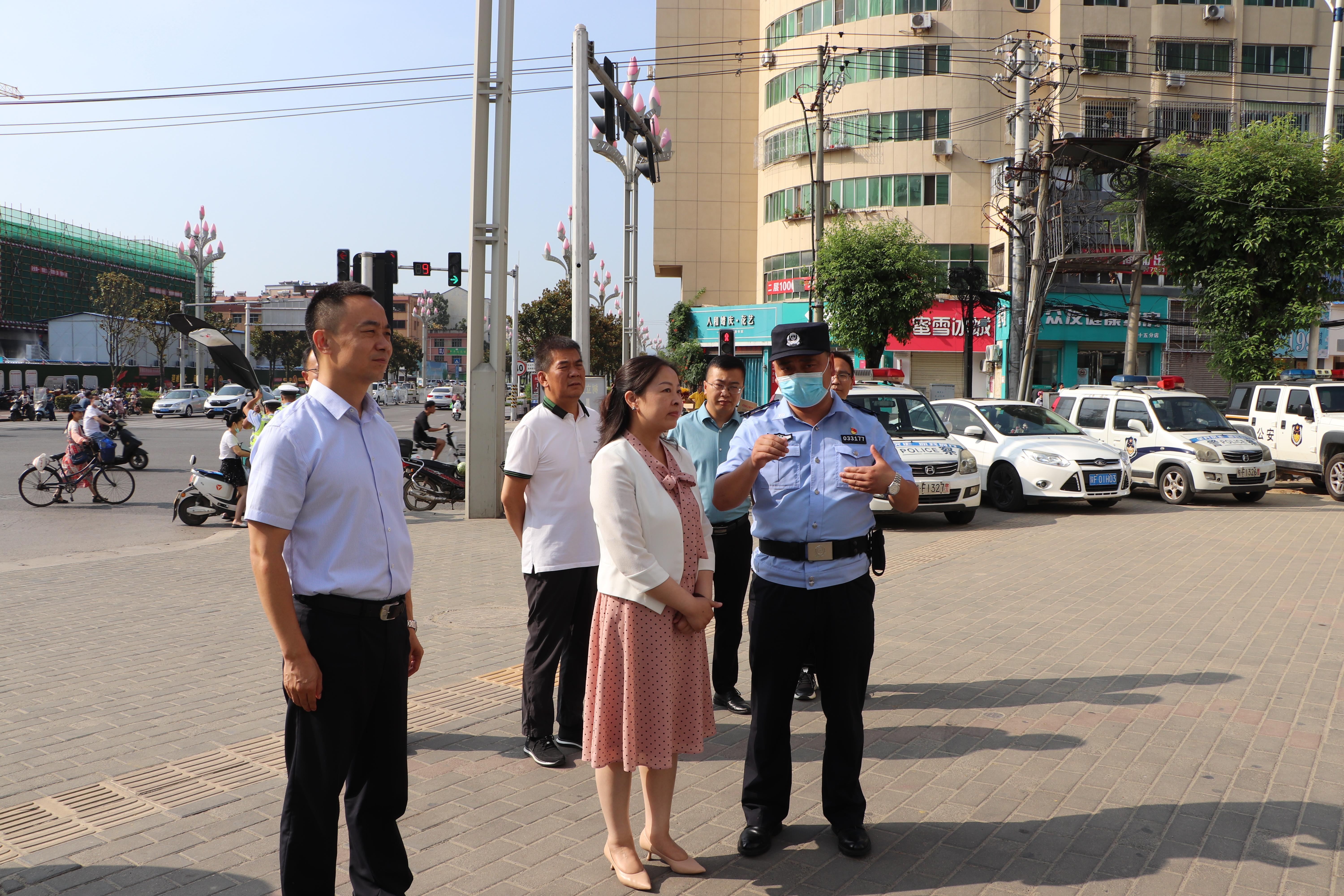 政法委書記李妮,縣人大副主任張寶林,縣政府副縣長,公安局局長陳玉存