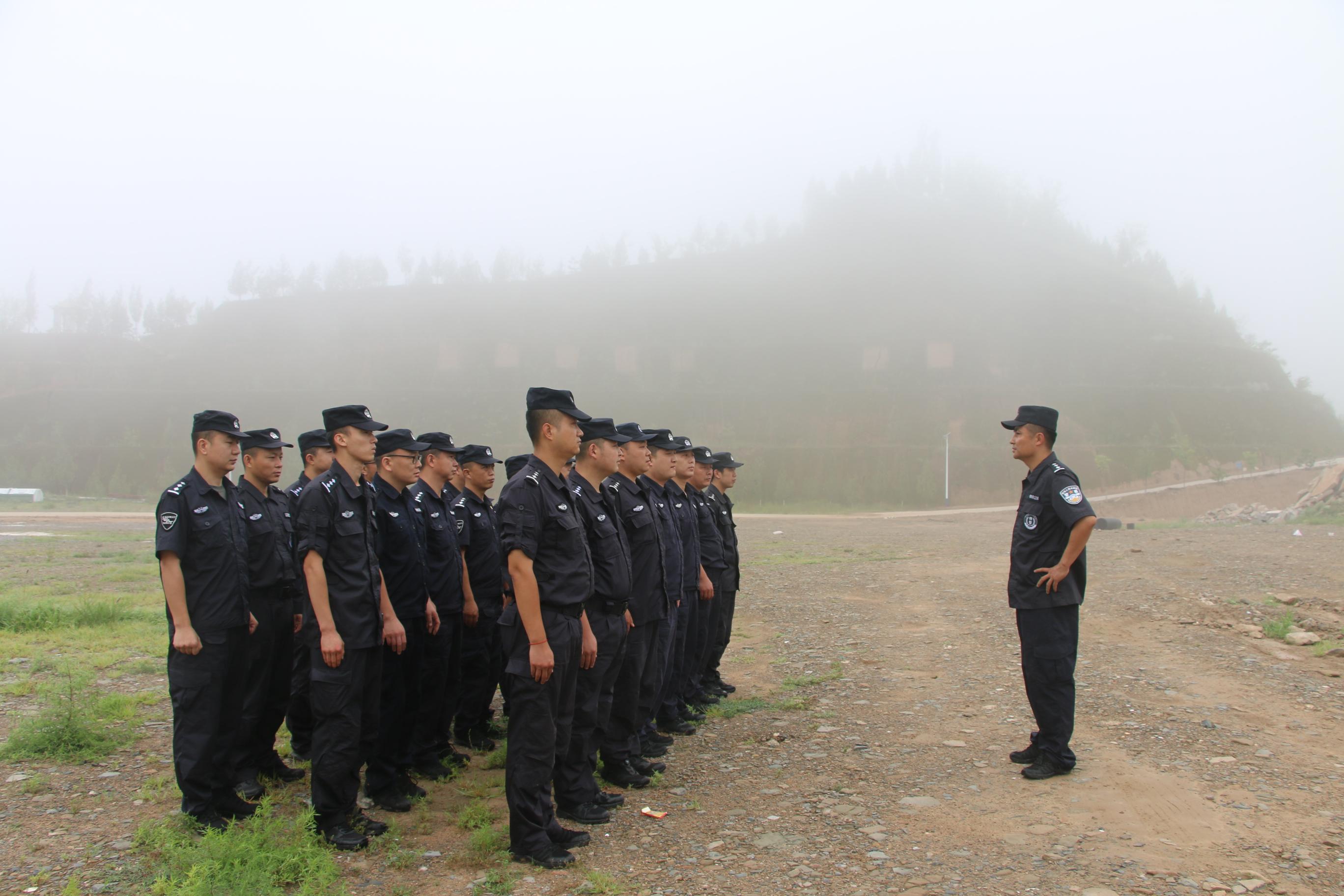 绥德公安巡特警大队开展实弹射击训练