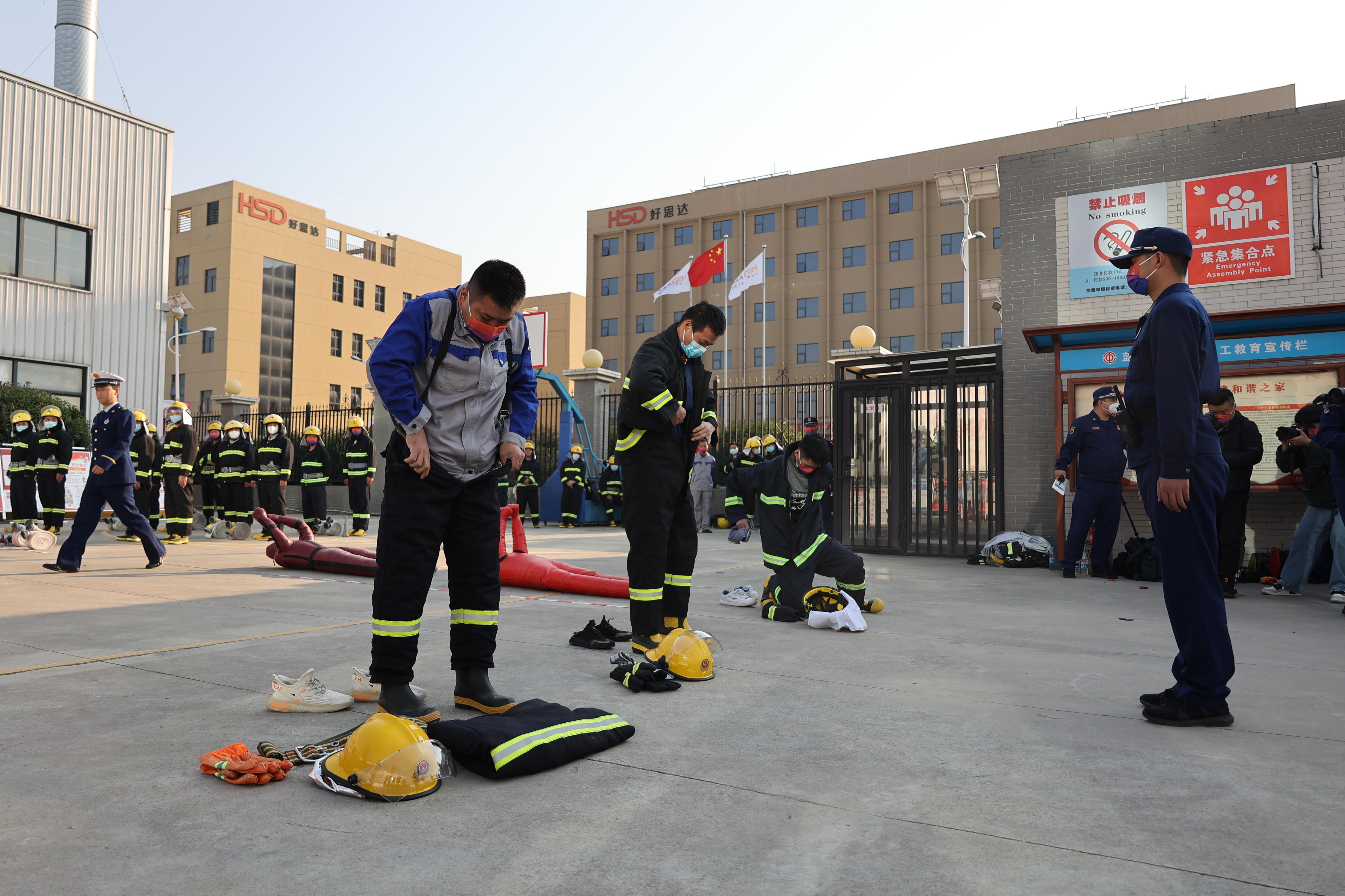 西安市消防救援支队举行直播活动