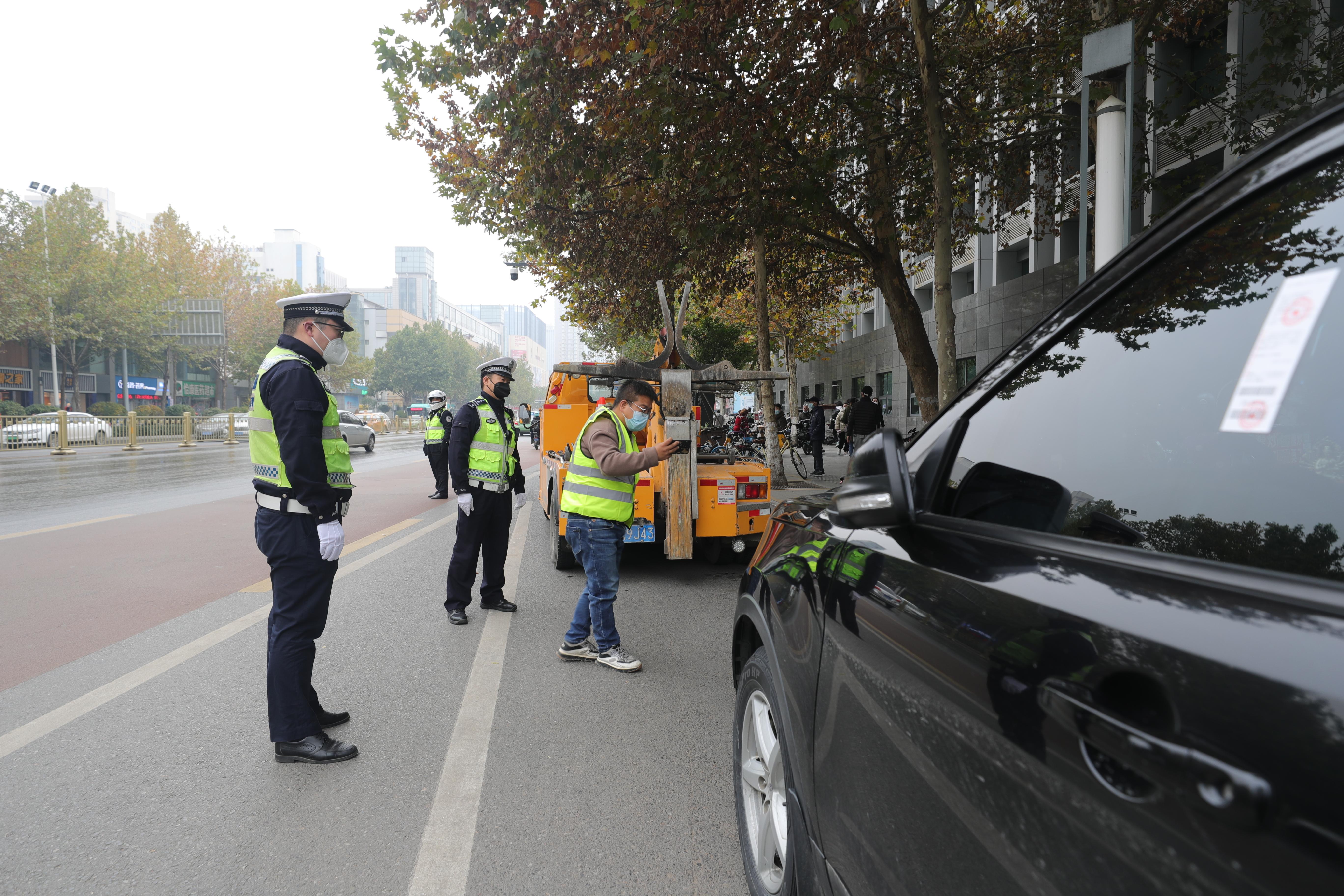 西安交警执勤图片图片