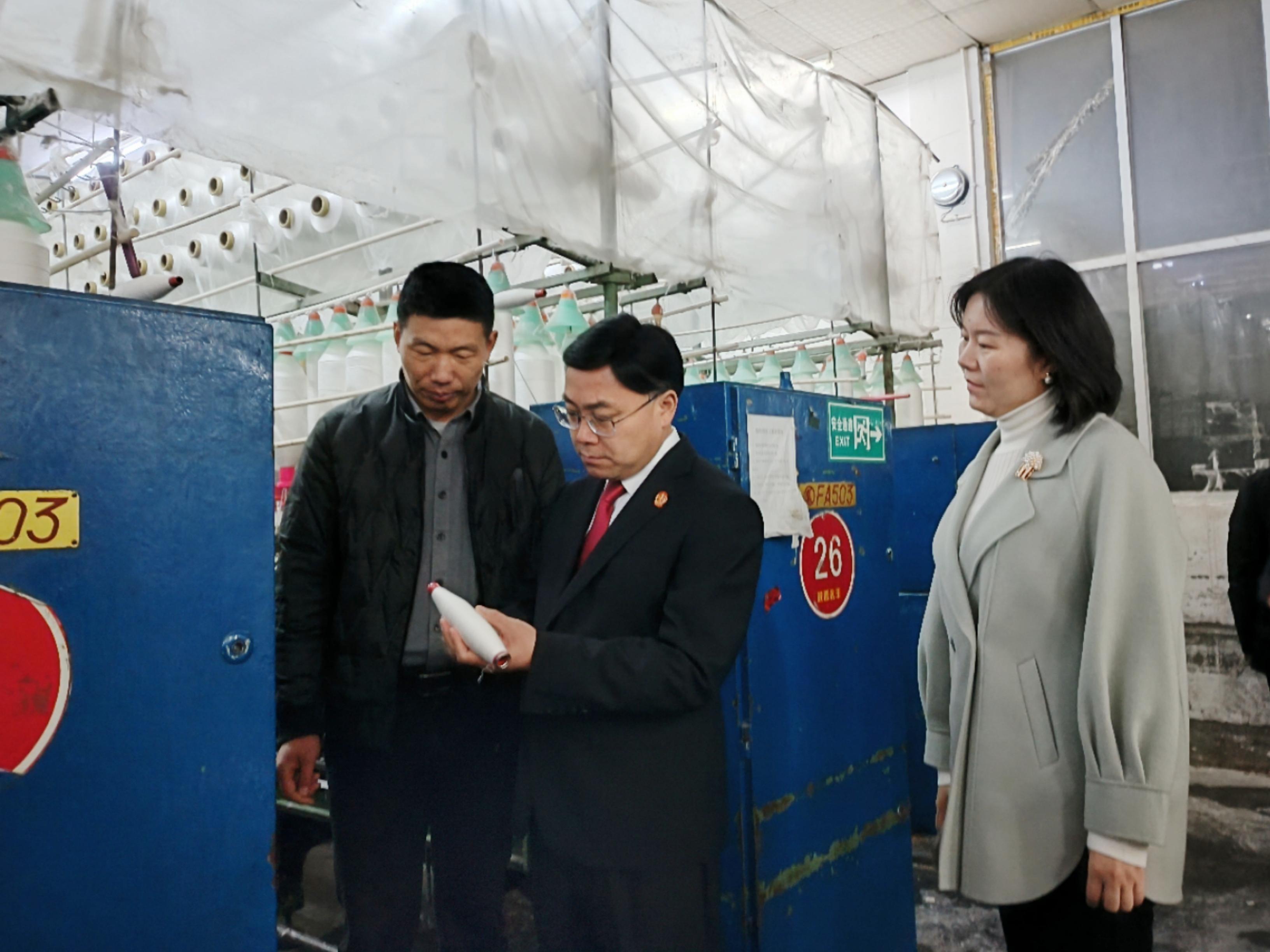 陈祖安院长到企业实地参观.jpg 陈祖安院长到企业实地参观.jpg