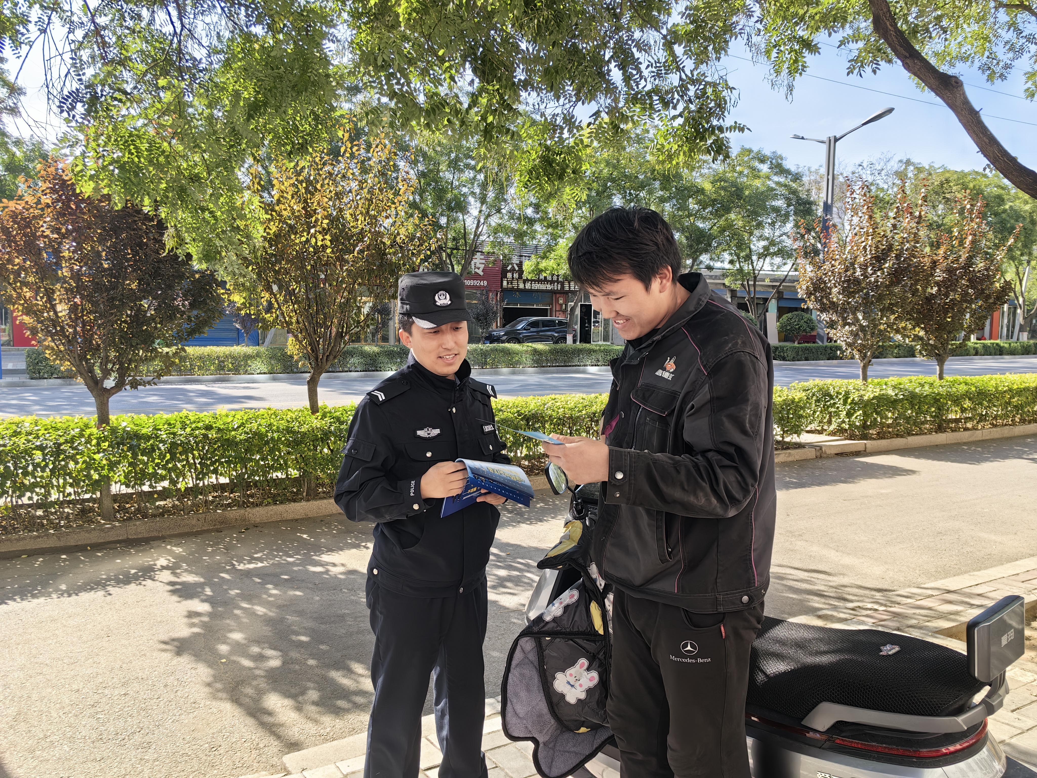神木巡特警反诈宣传不降温 安全守护不止步_一线传真_西部法制传媒网