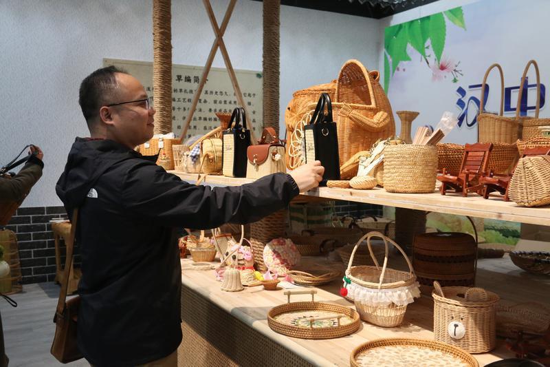 精准把控缝纫来料加工行业最新趋势
