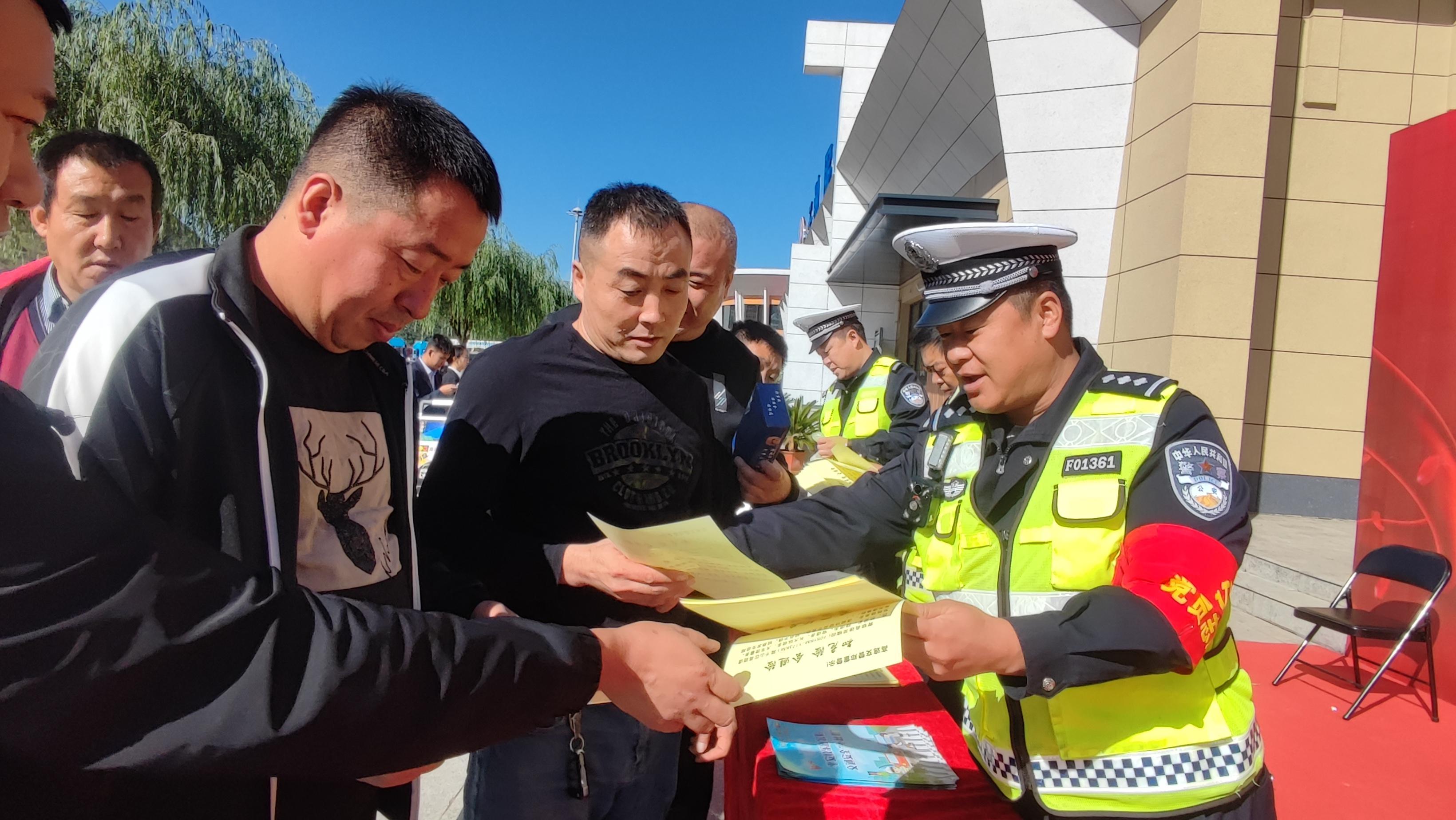 榆林高交子吴大队积极开展秋季交通安全宣传活动