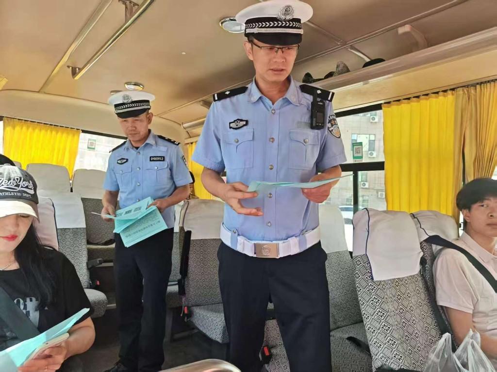 安塞交警开展夏季交通秩序整治行动