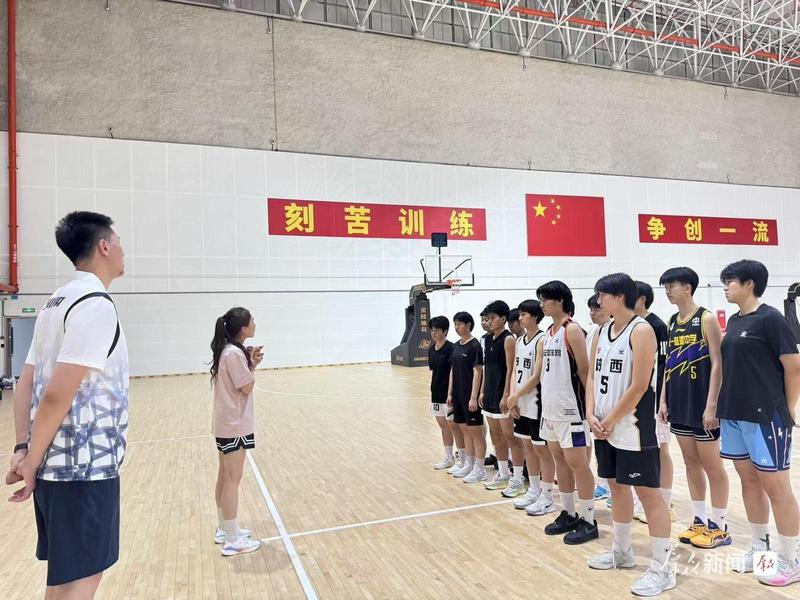 西安市女子篮球队训练现场。