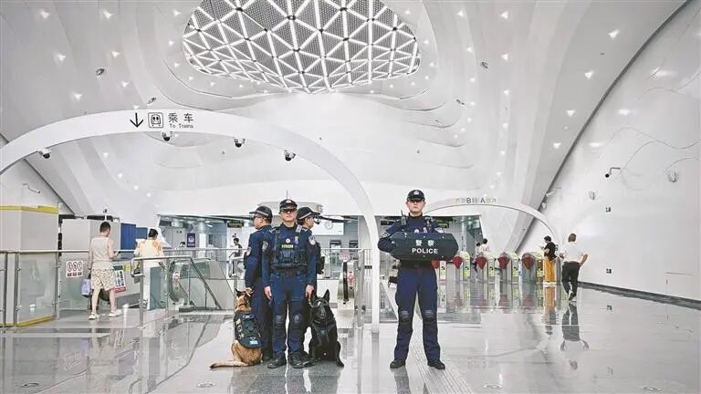 西安公交轨道公安：守护看得见 服务靠得住