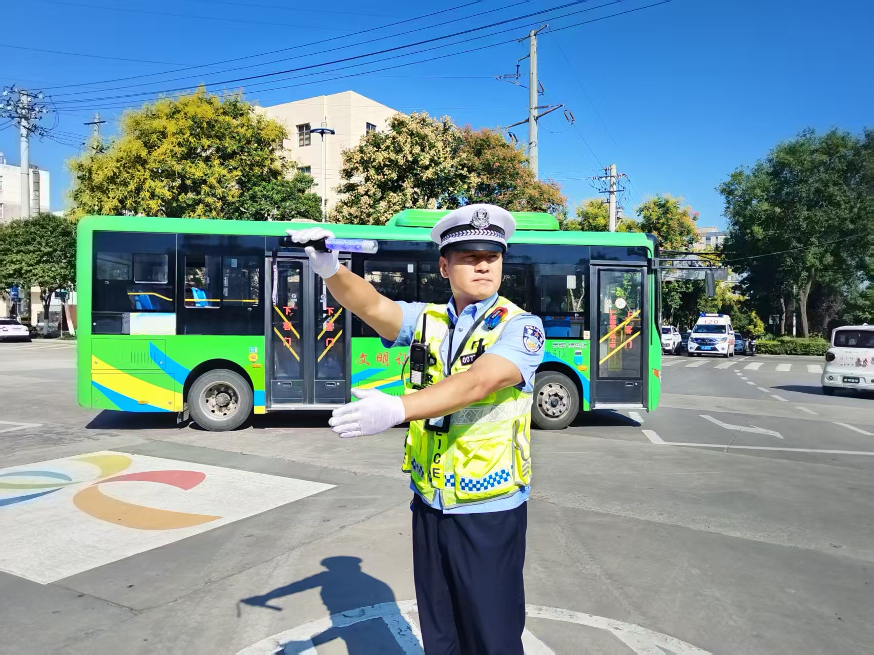 渭南交管城区四大队：路口实战大练兵 精细控岗保畅通