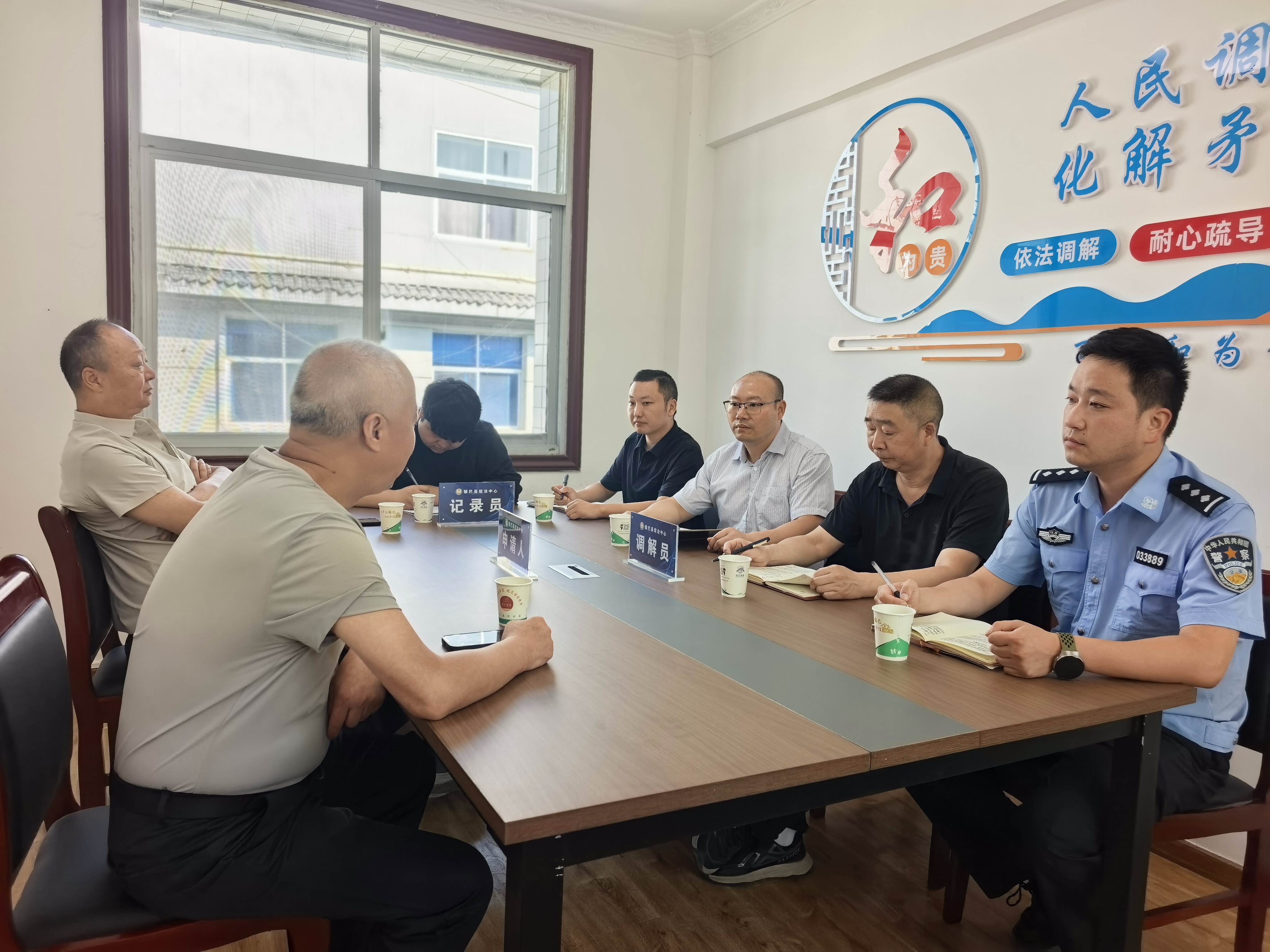 把群众的“疙瘩”解在基层