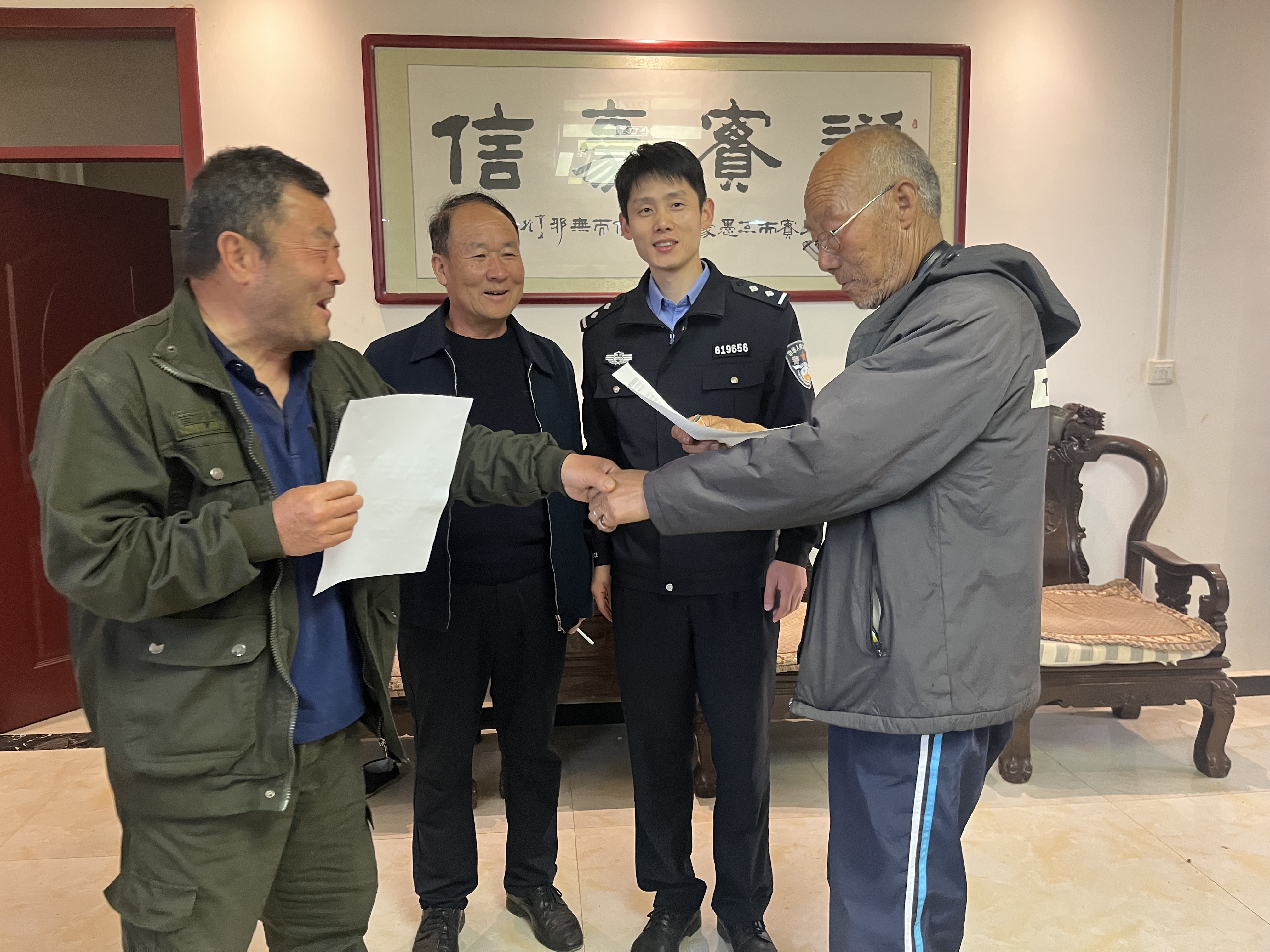 异乡务工讨薪愁 调解员巧解“薪”结